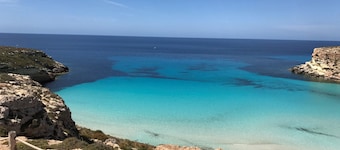 Grecale's Villa Amarilla