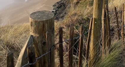 4-Star Family Home in Rock: private garden, walk to beach & pet friendly