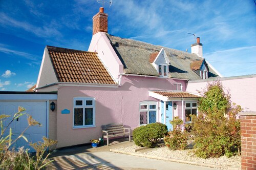 Admiral Cottage, Cosy Thatched Cottage Close To Sea & Sand Dunes