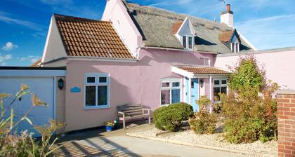 Admiral Cottage, Cosy Thatched Cottage Close To Sea & Sand Dunes