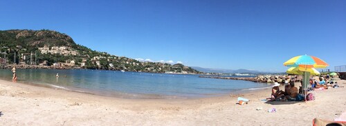 Geräumige, moderne und ruhige Wohnung mit Pool, 2 Schlafzimmern, 2 Bädern