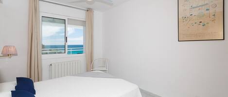 2 makuuhuonetta, silitysrauta/-lauta, ilmainen Wi-Fi, vuodevaatteet