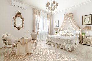 3 bedrooms, iron/ironing board, free WiFi, bed sheets - VILLA OLIVIA: a New Luxury Villa with Garden in Lucca with PARKING (Lucca)
