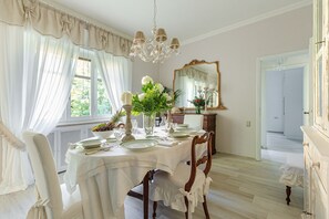 Dining - VILLA OLIVIA: a New Luxury Villa with Garden in Lucca with PARKING (Lucca)