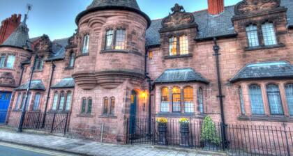 A fascinating grade II listed cottage within the heart of historic Chester