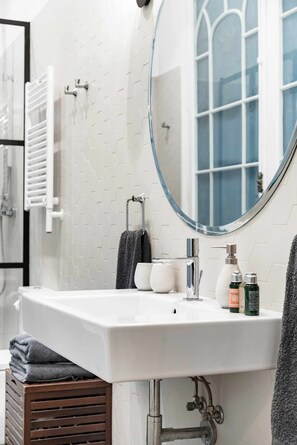Hair dryer - Gaudi Style apartment Barcelona (Barcelona)