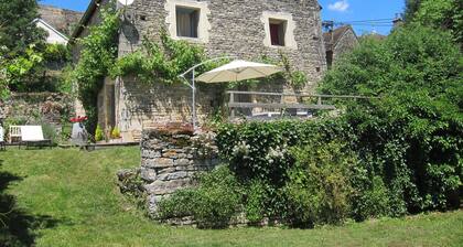 Picturesque. A modern barn conversion, sleeps 5. Stunning views.
