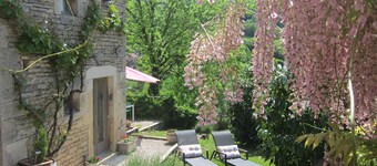 Picturesque. A modern barn conversion, sleeps 5. Stunning views.