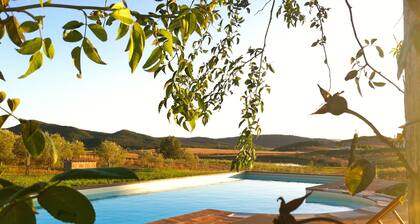 Wachen Sie mit traumhaften Landschaften auf und genießen Sie die Privatsphäre des Pools