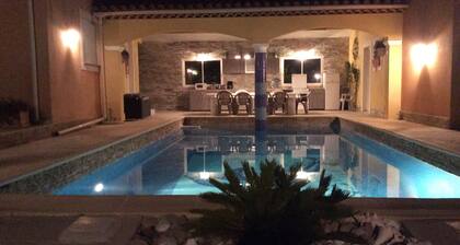 Grande villa de 250 mÂČ , Piscine ChauffĂ©e, vue exceptionnelle Ă 20 mn des plages