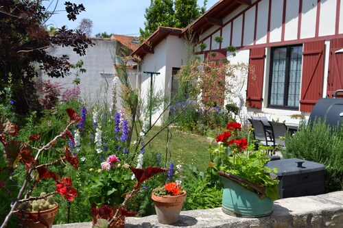 House with garden, Center La Rochelle (Rental)