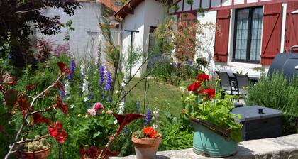 House with garden, Center La Rochelle (Rental)