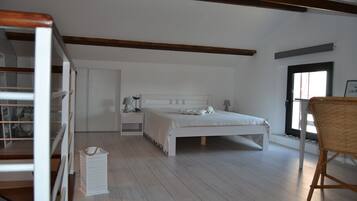 3 chambres, bureau, fer et planche à repasser, lit parapluie