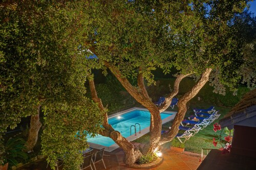 Beautiful secluded house with private pool and garden