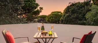 Beautiful secluded house with private pool and garden 