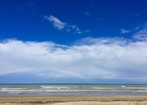 A beach with a clear sky and a rainbow. - Spacious ground floor apartment & Private Pool & large garden. wifi. Sleeps 8. (Cingoli)