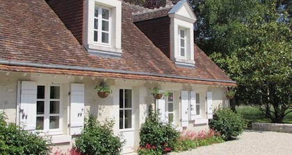 A Four Seasons/Five Stars Loire Valley Cottage, Grand Chateaux Area