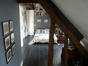 3 bedrooms, in-room safe, desk, iron/ironing board