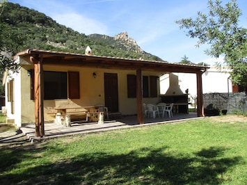Devant la maison