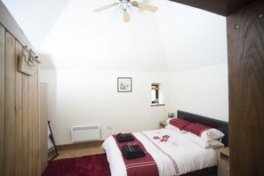 2 chambres, fer et planche Ă repasser, Wi-Fi, draps fournis