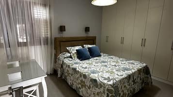 2 slaapkamers, een kluis op de kamer, een strijkplank/strijkijzer