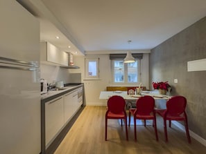 Microwave, oven, dishwasher, coffee/tea maker