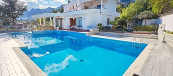 Villa Hermosa avec piscine et vue mer