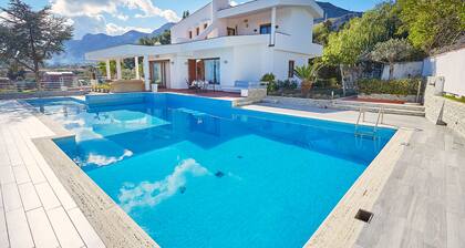 Large villa with beautiful sea view pool