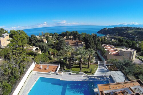 Villa Hermosa avec piscine et vue mer