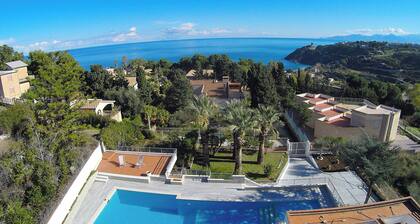 Large villa with beautiful sea view pool
