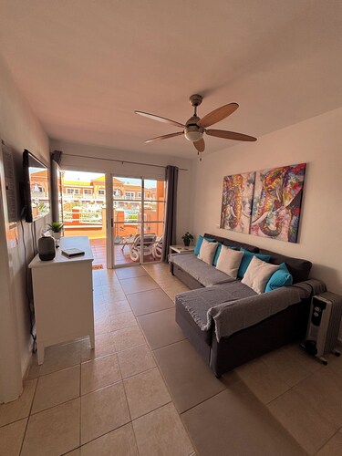 2 bed ground floor apartment on the Esmeralda complex close to bars, restaurants