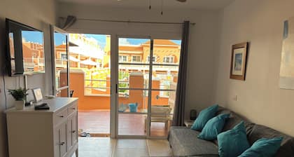 Apartamento de 2 dormitorios en el bien buscado complejo Esmeralda Caleta de