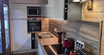 Spacious apartment in Brides les Bain, The Three Valleys, with mountain views