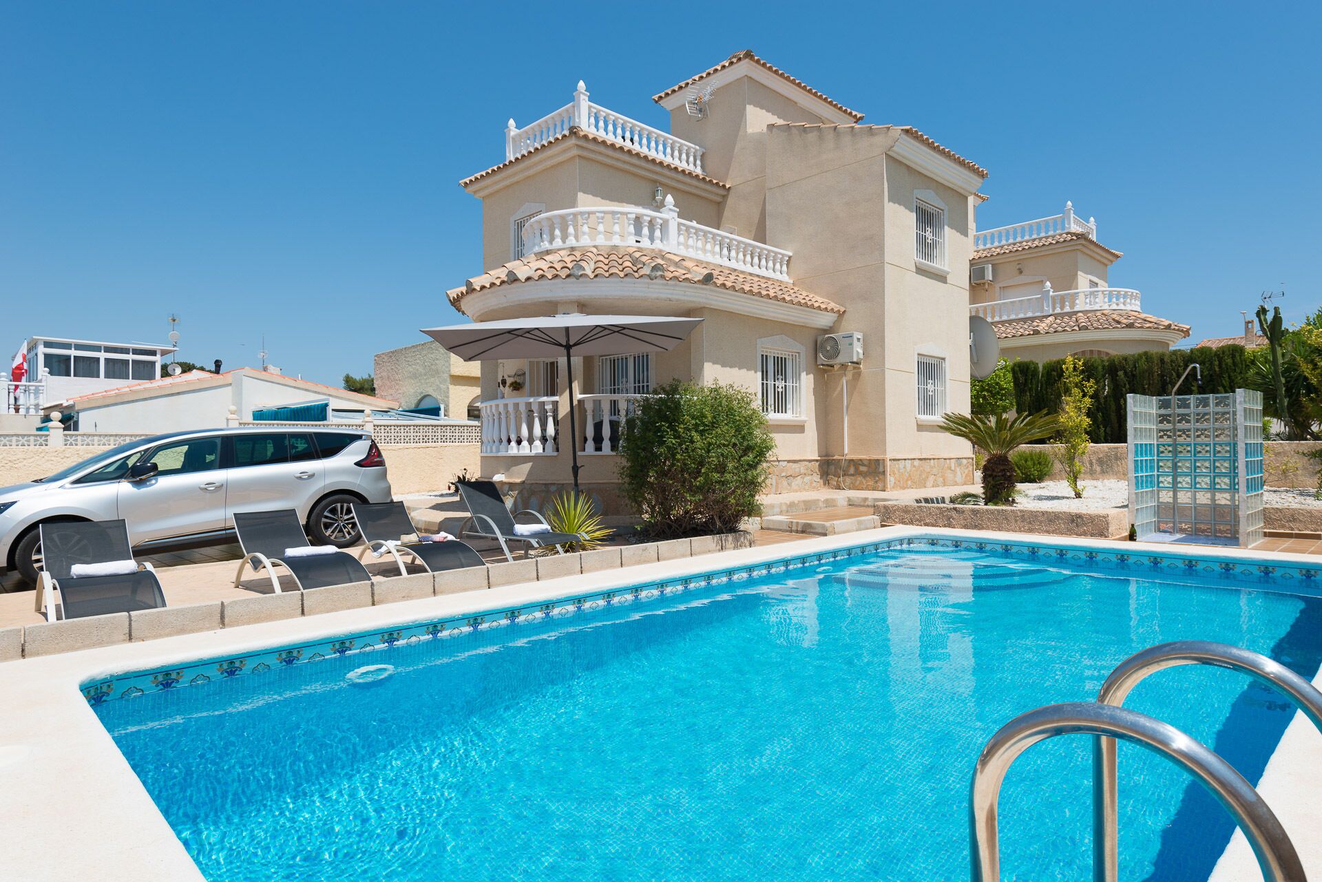 Villa independiente con piscina privada