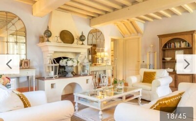 Villa with garden and heated pool with jacuzzi