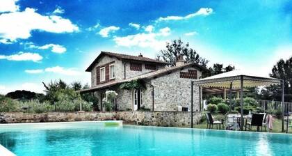 Villa avec jardin et piscine chauffée avec jacuzzi
