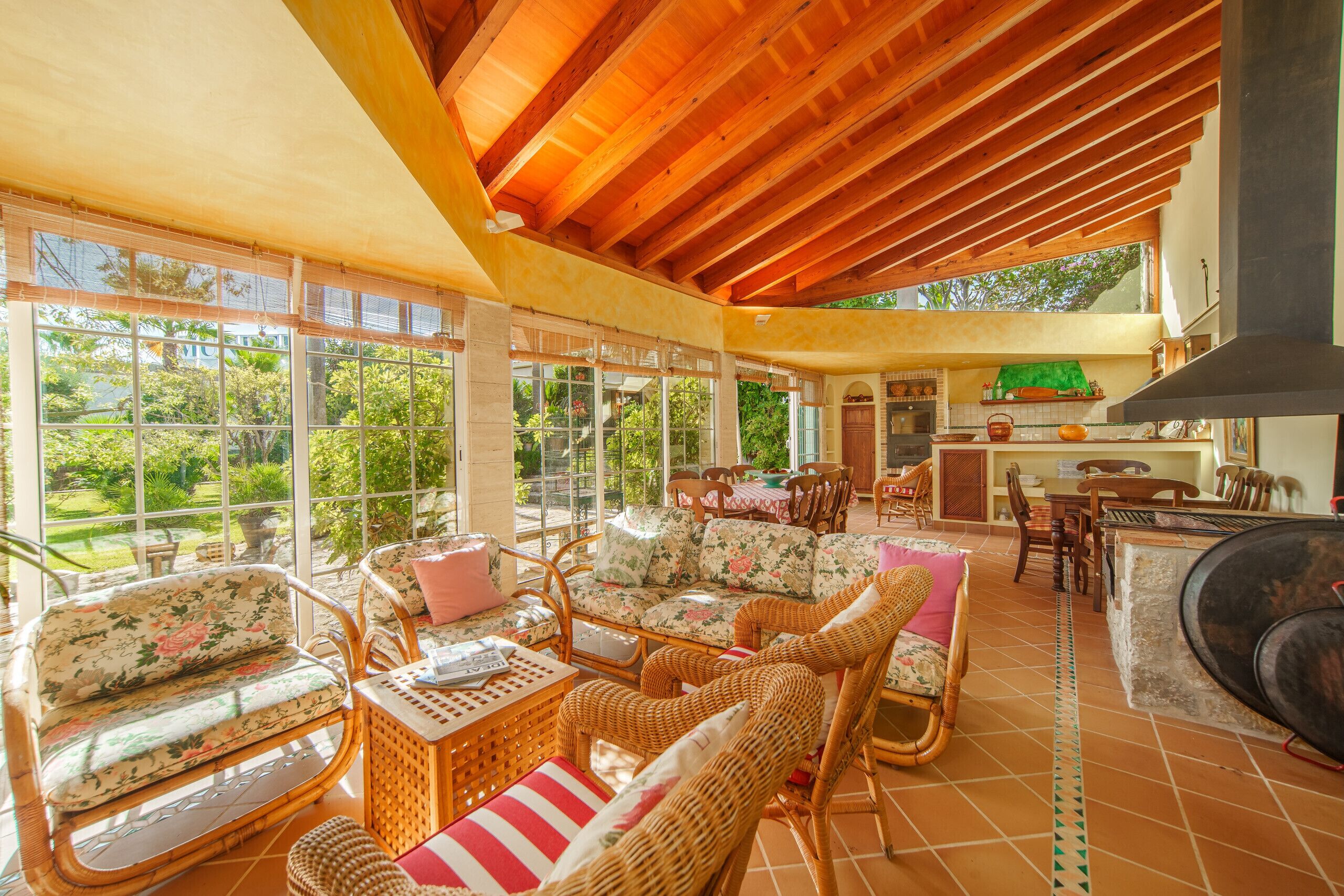 Älytelevisio, DVD-soitin, kirjoja