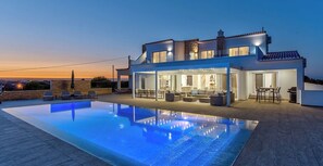 A heated pool - Goldeneye Luxury 6 Bedroom luxury Villa With Infinity Pool sea view (Lagoa)