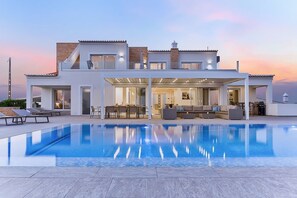 A heated pool - Goldeneye Luxury 6 Bedroom luxury Villa With Infinity Pool sea view (Lagoa)