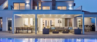 Goldeneye Luxury 6 Bedroom Villa With Infinity Pool sea view