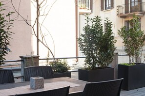 تناول الطعام بالخارج