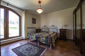 1 slaapkamer, een kluis op de kamer, een strijkplank/strijkijzer