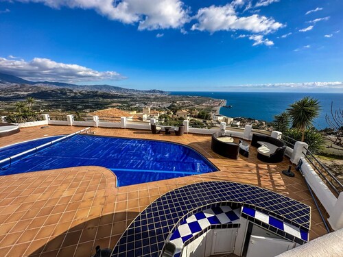 StunningVilla with seaviews, private heated pool