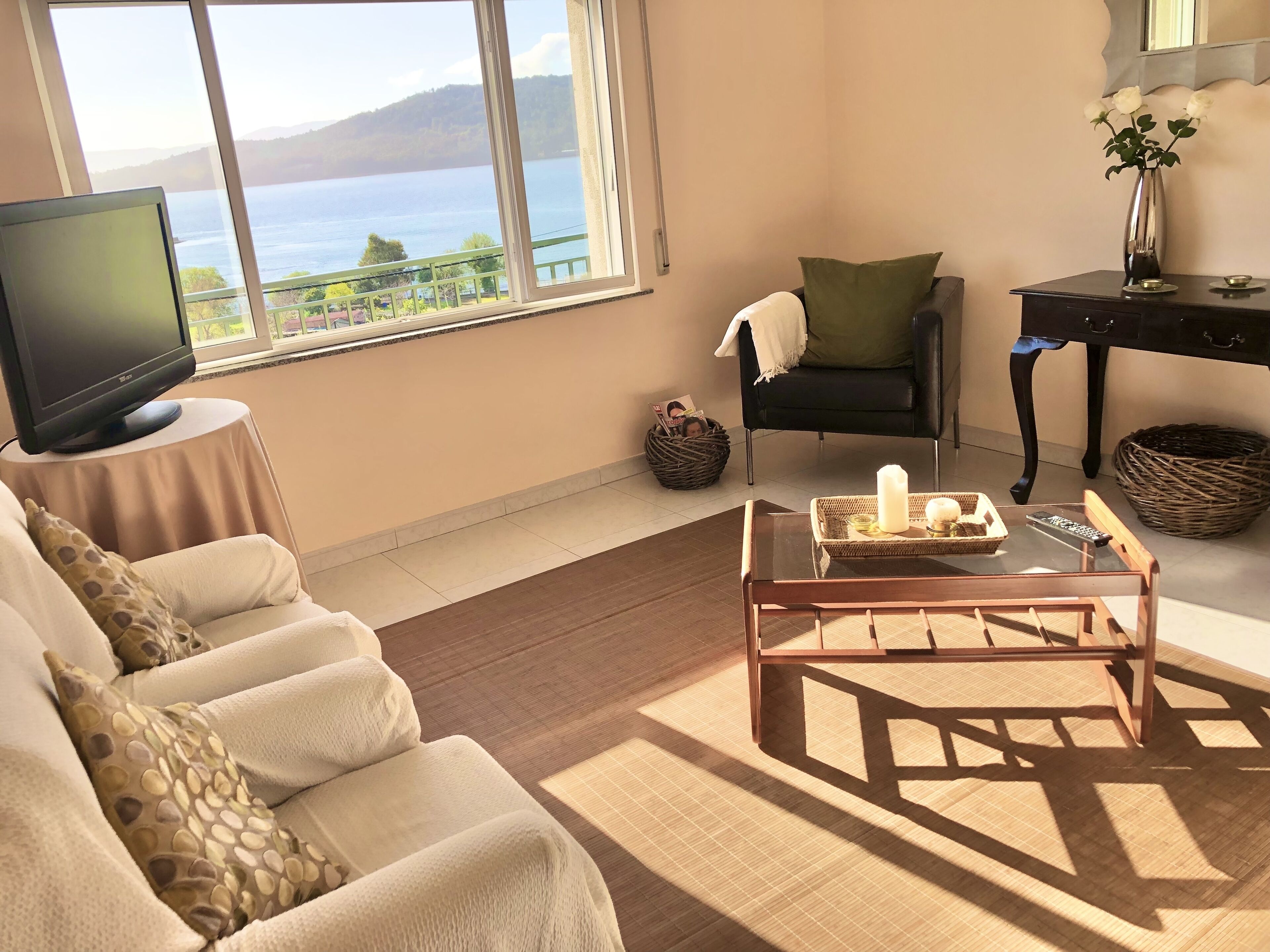 SANTIAGO 20 MINUTES, FINISTERRE 60 MINUTES, BEACH 200 METERS CONTACT ME