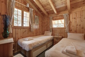 4 chambres, fer et planche à repasser, Wi-Fi, draps fournis
