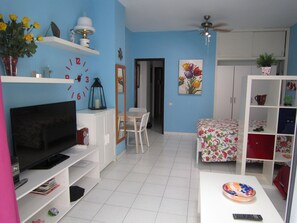 1 slaapkamer, een strijkplank/strijkijzer, gratis wifi, beddengoed