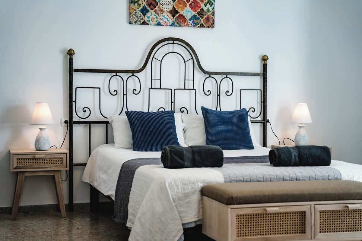 6 dormitorios, tabla de planchar con plancha, wifi gratis y ropa de cama