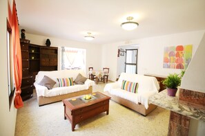 TV - Villa Carvi Ibiza - Five Bedroom Villa, Sleeps 10 (Sant Josep de sa Talaia)