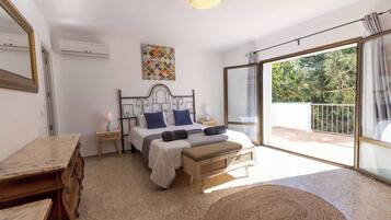 6 slaapkamers, een strijkplank/strijkijzer, gratis wifi, beddengoed