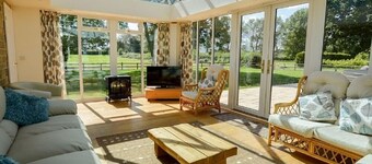 Cotswold Manor Vineyard, exklusiv badtunna, Spel / Event Barns, 70 hektar Parkland